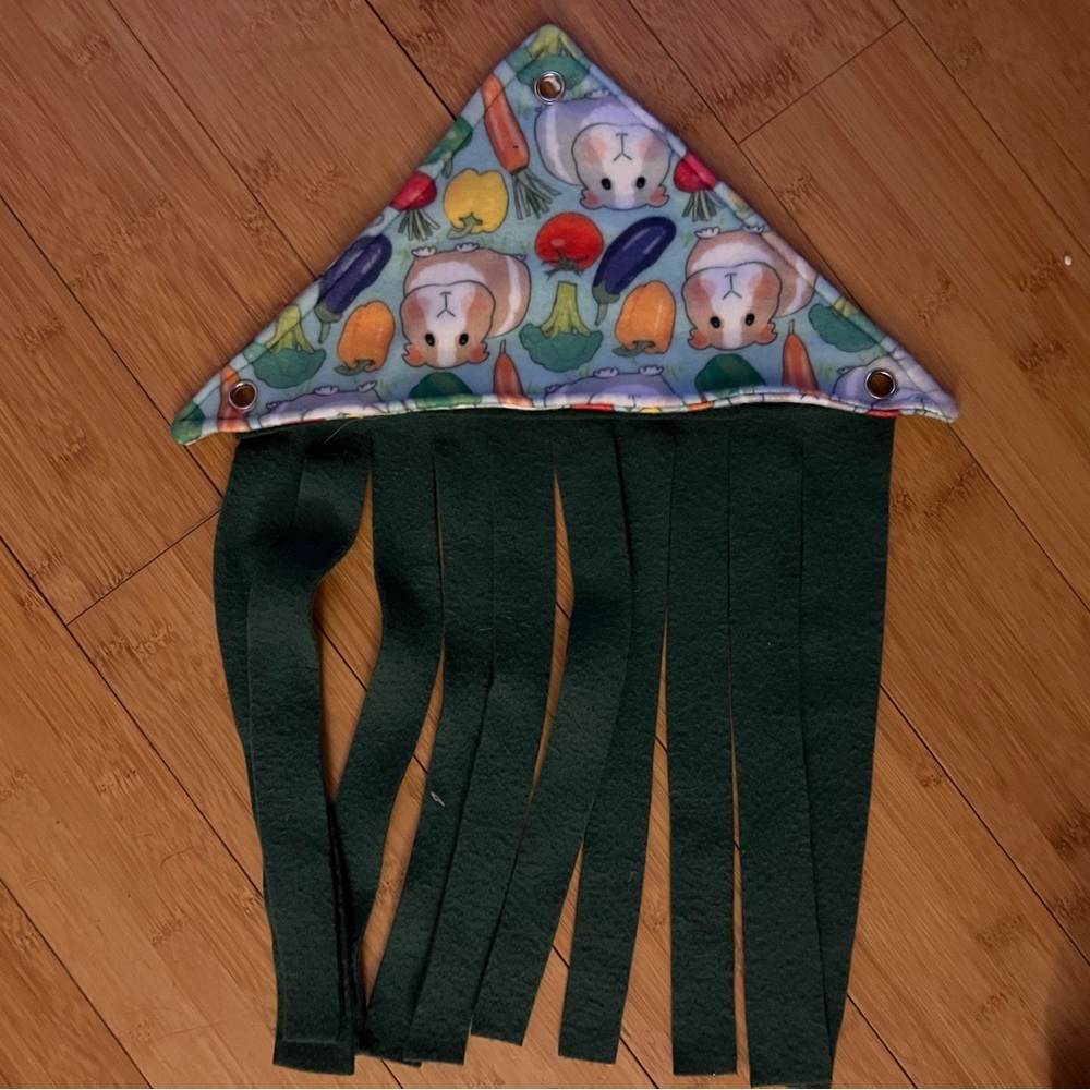 Guinea Pig VEGGIES Corner Fleece Forest With Hooks